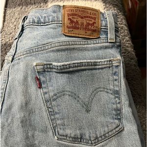 Women’s Levi’s jeans